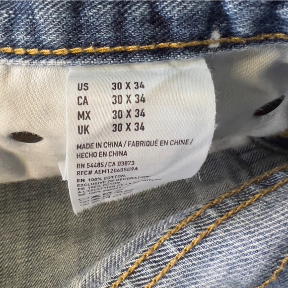 American Eagle Medium Wash Ripped Jeans - Picture 3 of 4